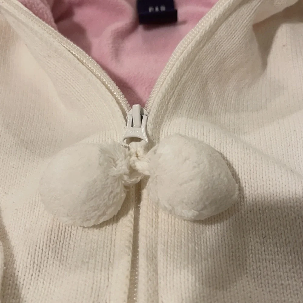 GAP sweater good